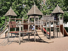 Das ist der Spielplatz der Schule am Hamburger Platz.