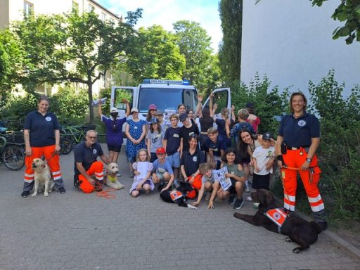 Besuch der Rettungshundestaffel 