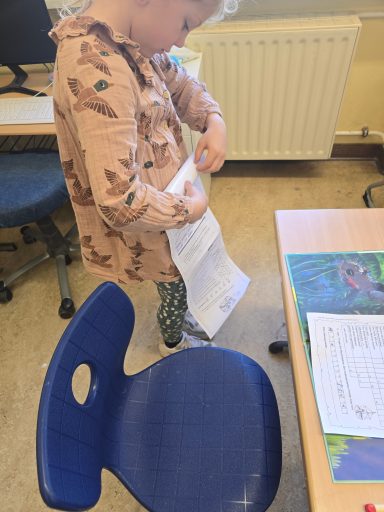 Die Schüler/innen der Lerngruppe arbeiteten an ihren Leserollen zum Buch "Käpten Knitterbart".