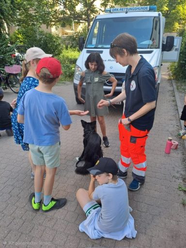 Besuch der Rettungshundestaffel 
